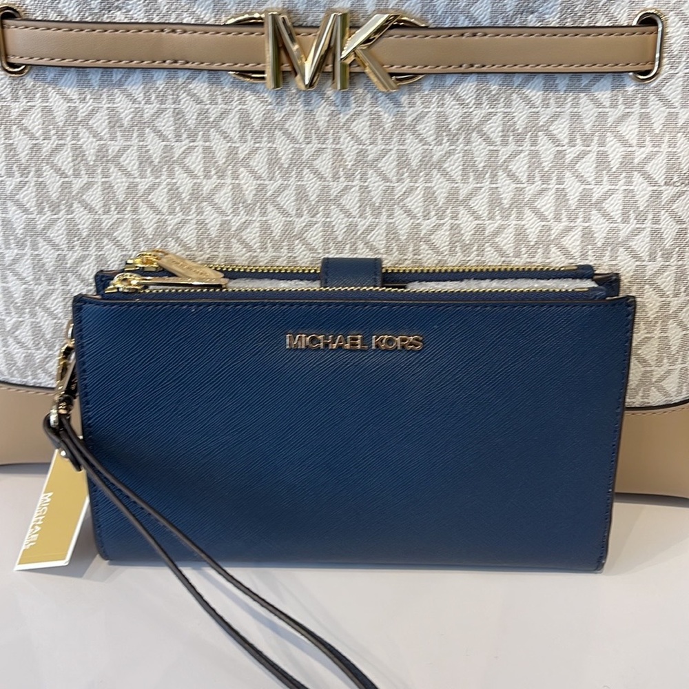 MICHAEL KORS LARGE DOUBLE ZIP WRISTLET WALLET PHONE CASE
Navy NWT - Picture 8 of 16